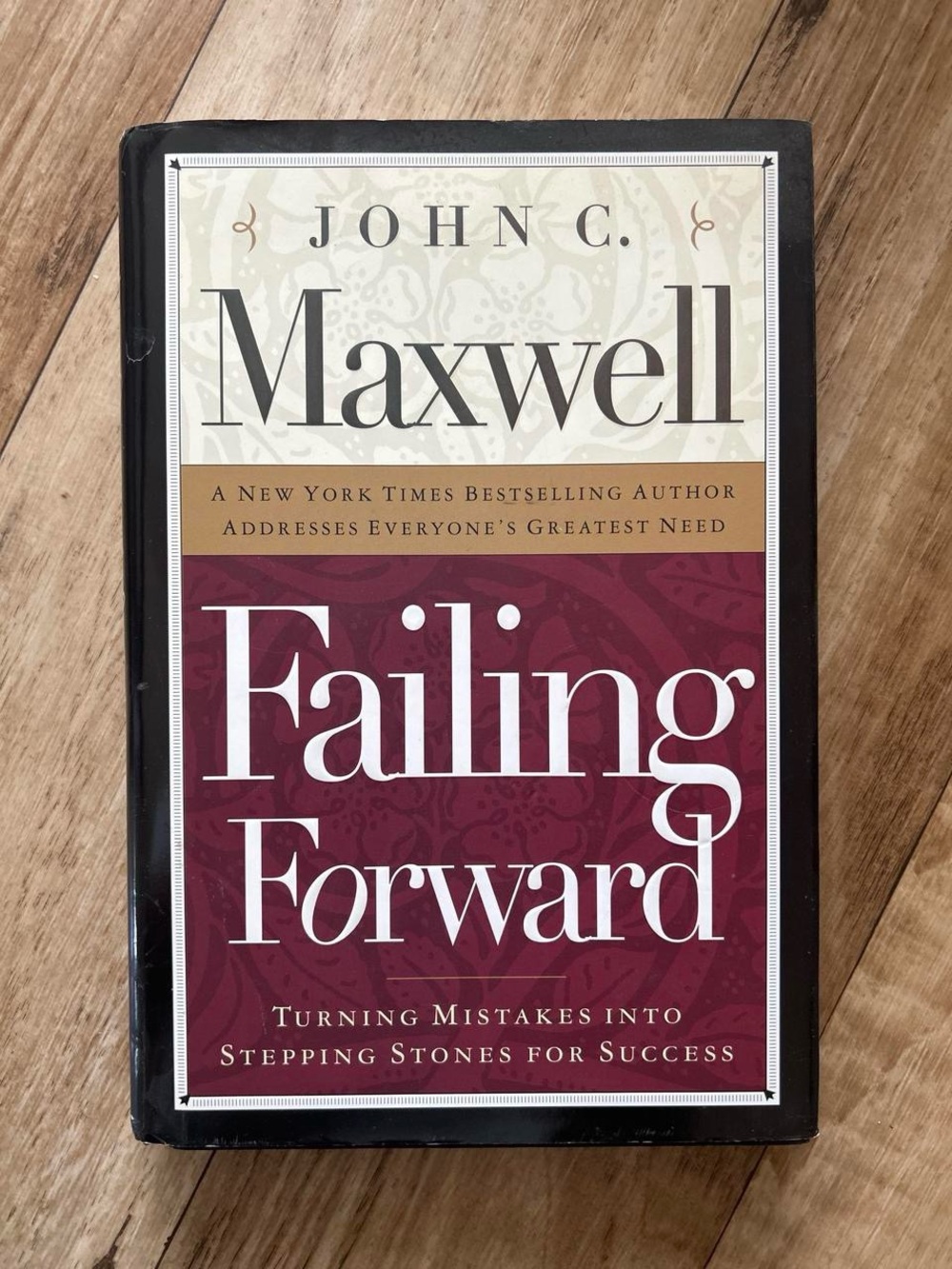 📚 John C. Maxwell's "Failing Forward", Hardcover book.